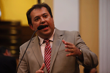 Sebastião Oliveira se irrita com discussões sobre candidatura a vice