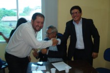 CARLOS Evandro após reunião nesta 6ª: "Entrego a prefeitura enxuta ao meu sucessor"