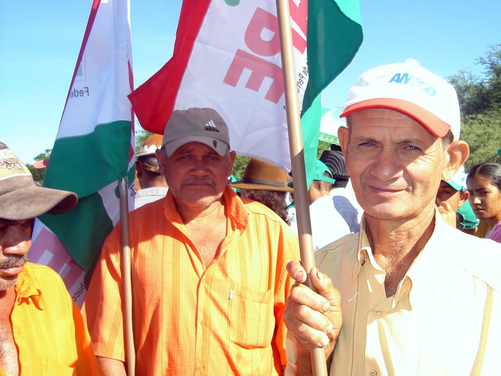 PROTESTO: Agricultores bloqueiam BR e denunciam caos no campo
