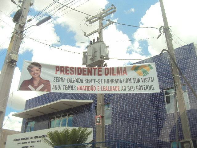 FOTO NOTÍCIA: Eduardo já disputa com Dilma através de faixas nas ruas de Serra