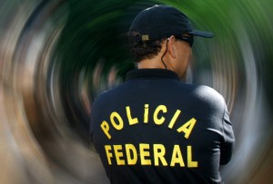 POLÍCIA FEDERAL comemora recorde na apreensão de drogas em 2013
