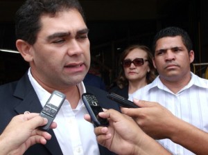 MERCADO: Promotor chama população para o diálogo e responde provocação de Duque