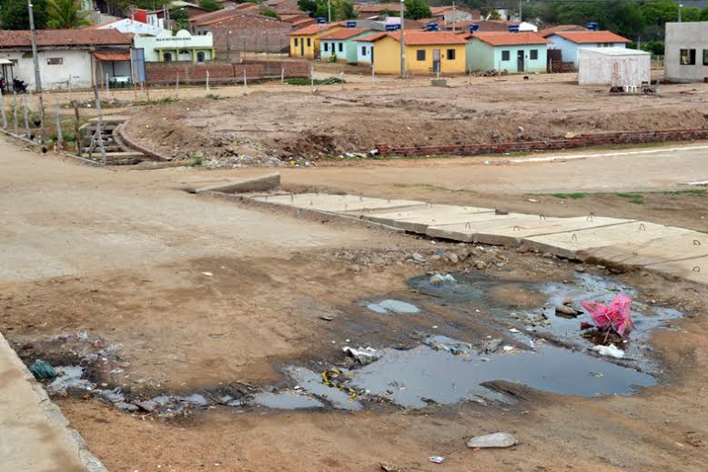 MUTIRÃO: Chuvas pioram situação do bairro mais carente de ST; população reclama