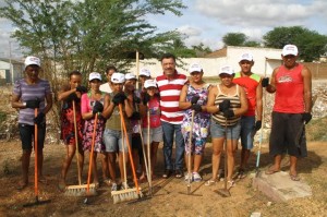 AFOGADOS: Prefeitura retoma mutirão de limpeza com ajuda dos moradores