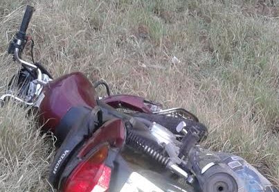 Adolescente morre após colidir moto contra cavalo no Sertão de PE