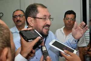 Ex-prefeito Carlos Evandro critica majoração da taxa do lixo