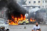 Carro em chamas após explosão em Tartous, em fotografia divulgada pela agência de notícias SANA. 23/05/2016 REUTERS vía SANA.