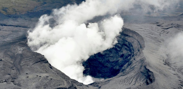 vulcao-aso-no-japao-registra-sua-primeira-erupcao-explosiva-em-36-anos-1475905081471_615x300