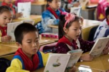 9out2015-criancas-leem-livros-em-escola-primaria-do-condado-de-pingjiang-provincia-de-hunan-china-no-primeiro-dia-de-volta-as-aulas-1444411523731_615x300