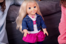 Agência Federal proíbe boneca 'Cayla' com microfone e conexão bluetooth pode fazer espionagem