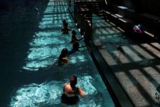 Melhor universidade da China exige natação para seus alunos se formarem
