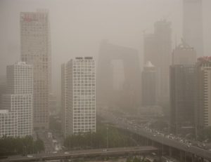 Tempestade de areia atinge capital Chinesa e preocupa governo