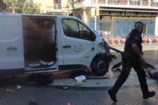Homem em van mata e fere pedestres em Barcelona