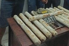 Homens são presos com dez bananas de dinamite, na zona rural