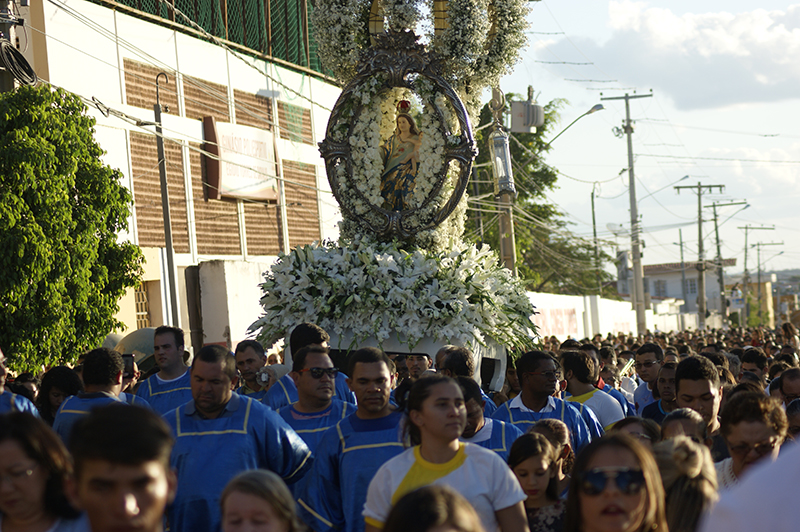 Cerca de 40 mil pessoas dão vivas a Virgem da Penha em Serra Talhada