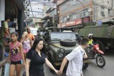 Forças Armadas ocupam Rocinha pelo 4° dia; aulas são suspensas