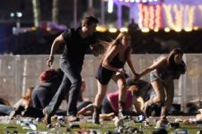 Maior ataque a tiros dos EUA deixa 58 mortos e mais de 400 feridos