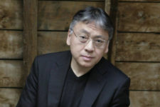 Escritor britânico Kazuo Ishiguro vence prêmio Nobel de literatura
