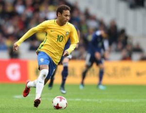 Neymar chora em entrevista após receber elogio de Tite