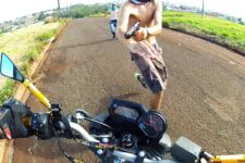 Bandidos armados roubam jovem na garupa de moto em ST