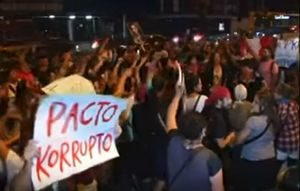 Milhares vão às ruas de Lima contra indulto dado a Fujimori