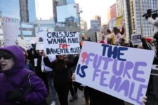Marcha das mulheres toma conta de cidades