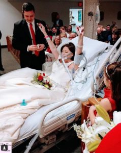 Americana com câncer morre 18 horas depois de se casar no hospital
