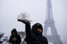 Torre Eiffel fechada por causa da neve