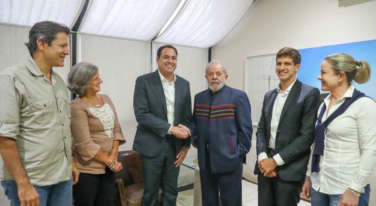 Após especulações de união, Paulo Câmara se encontra com Lula em SP