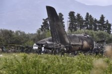 Avião militar cai e deixa 257 mortos