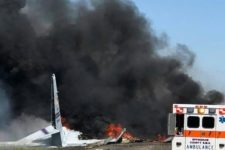 Avião militar cai na Geórgia e deixa 5 mortos