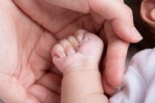 Funcionária de hospital suspeita de matar 8 bebês