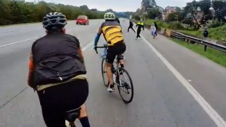 Vídeo ciclistas são assaltados na rodovia dos Imigrantes Farol de