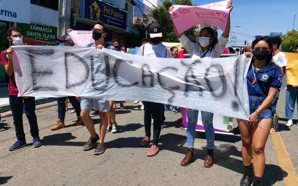 Protesto nas ruas de ST contra os cortes Farol de Notícias