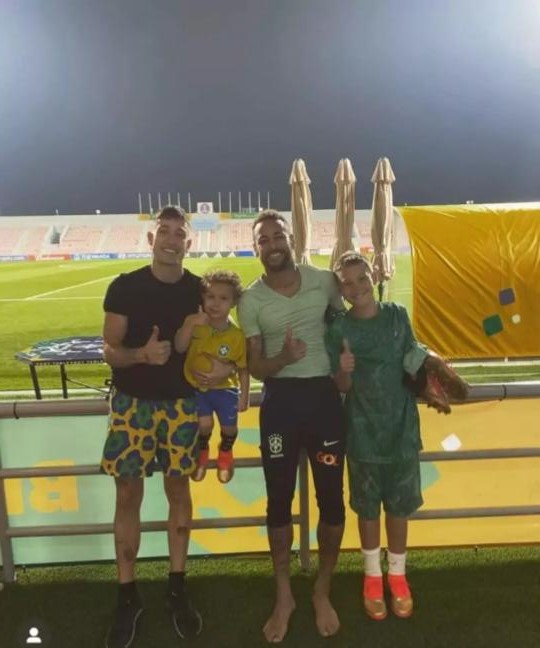 Filho De Neymar Posa Pai E O Padrasto No Catar E Surpreende Farol