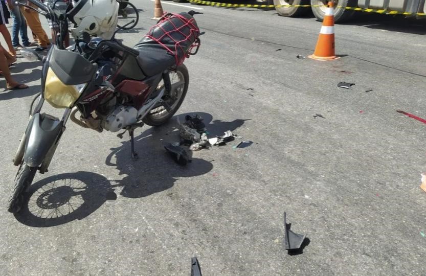 Mototaxista morre após ser atropelado por carreta Farol de Notícias