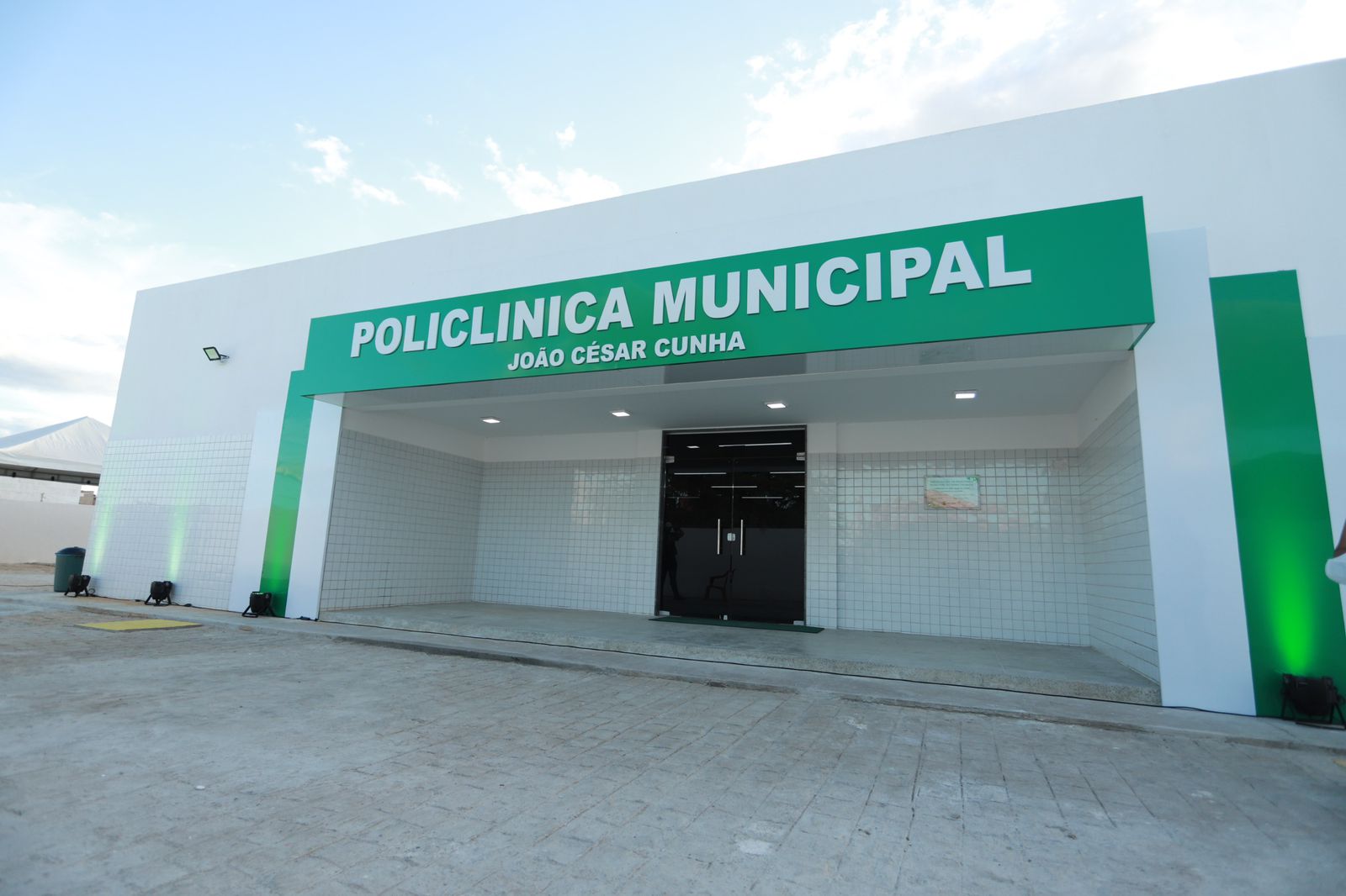 M Rcia Conrado Inaugura Policl Nica Ap S Investir R Milh Es Farol