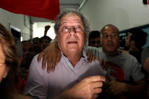 SAO PAULO/SP - 07/10/2012 - JOSE / DIRCEU - NACIONAL/OE - O ex Ministro Jose Dirceu chegando para votar.