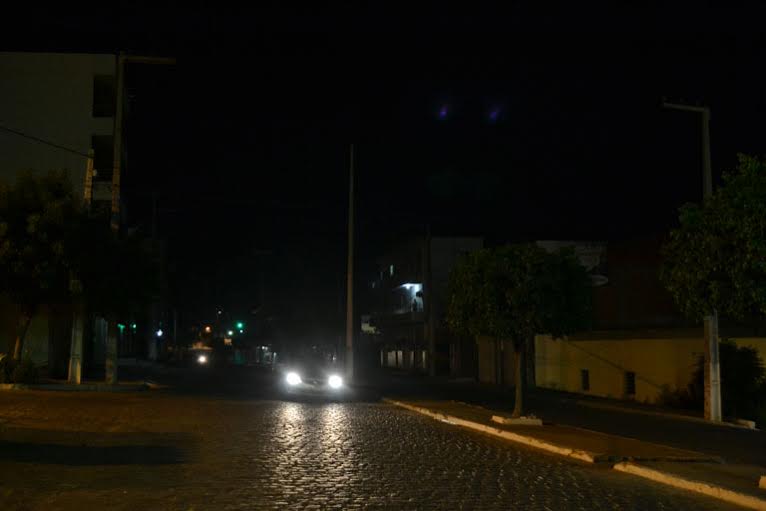 Bairro de Serra Talhada vive agonia com cinco apagões nessa 4ª