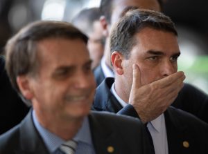 Receita vai em busca das contas de F. Bolsonaro e da 1ª dama