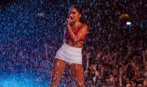 Anitta fala sobre incidente em show no Ceará: 'Estou bem'