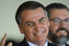 Por reforma, Bolsonaro faz aceno à oposição