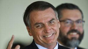 Cumprindo decisão, Bolsonaro pede desculpas a Maria do Rosário