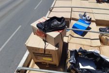 Caminhão com calçados falsificados é apreendido