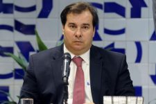 Rodrigo Maia minimiza bloqueio de emendas