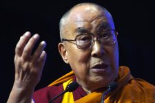 Dalai Lama melhora e deve receber alta