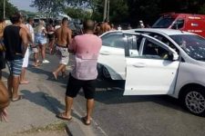 Militares do Exército dão 80 tiros em carro no Rio