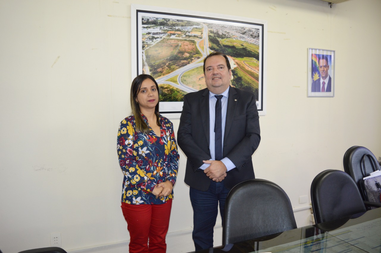 Leão apresenta projetos para 7 municípios