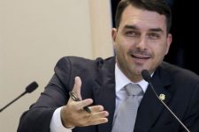 MP vê em Flávio Bolsonaro indícios de lavagem