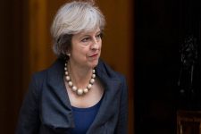 Primeira-ministra Theresa May renuncia ao cargo